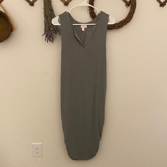 Isabel Maternity Gray Sleeveless V-Neck Dress - Picture 1 of 4